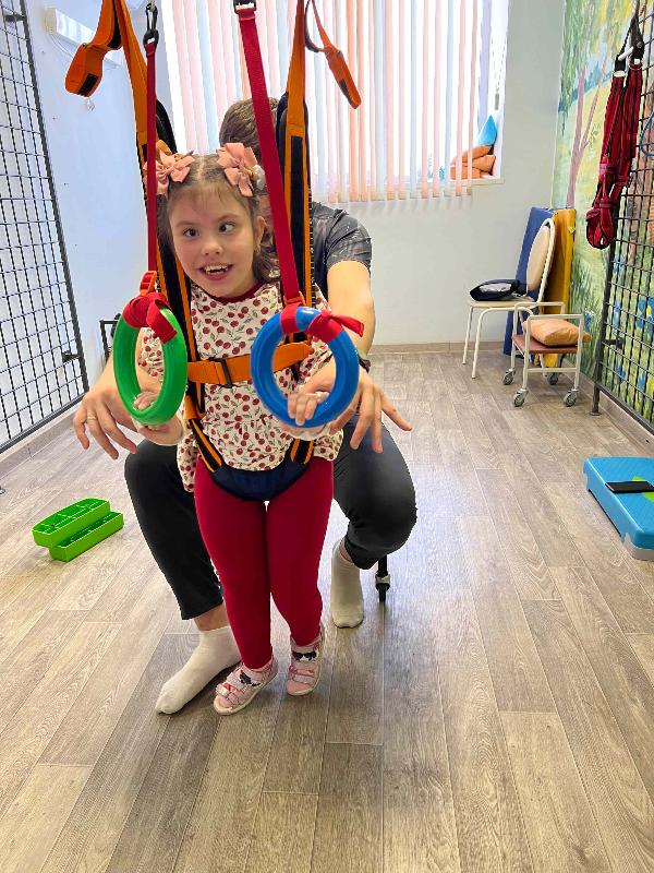 Эльвира/10лет/научится ходить/