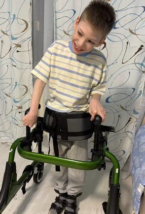 Артем/ДЦП/9Ллет/не разговаривает/